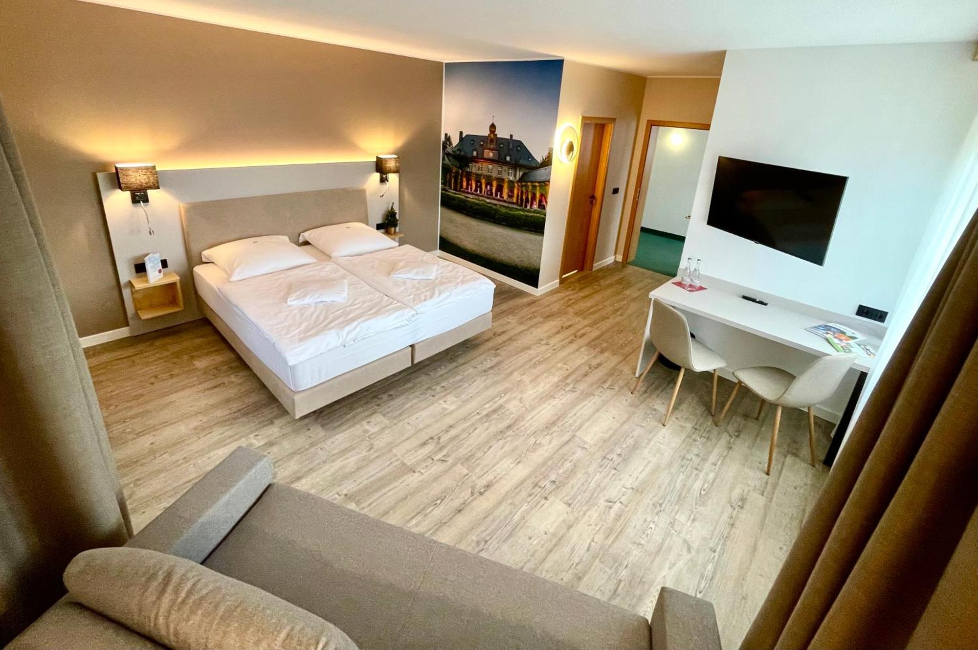 Hotel & Restaurant Bergfried Saalfeld Saale Buitenkant foto