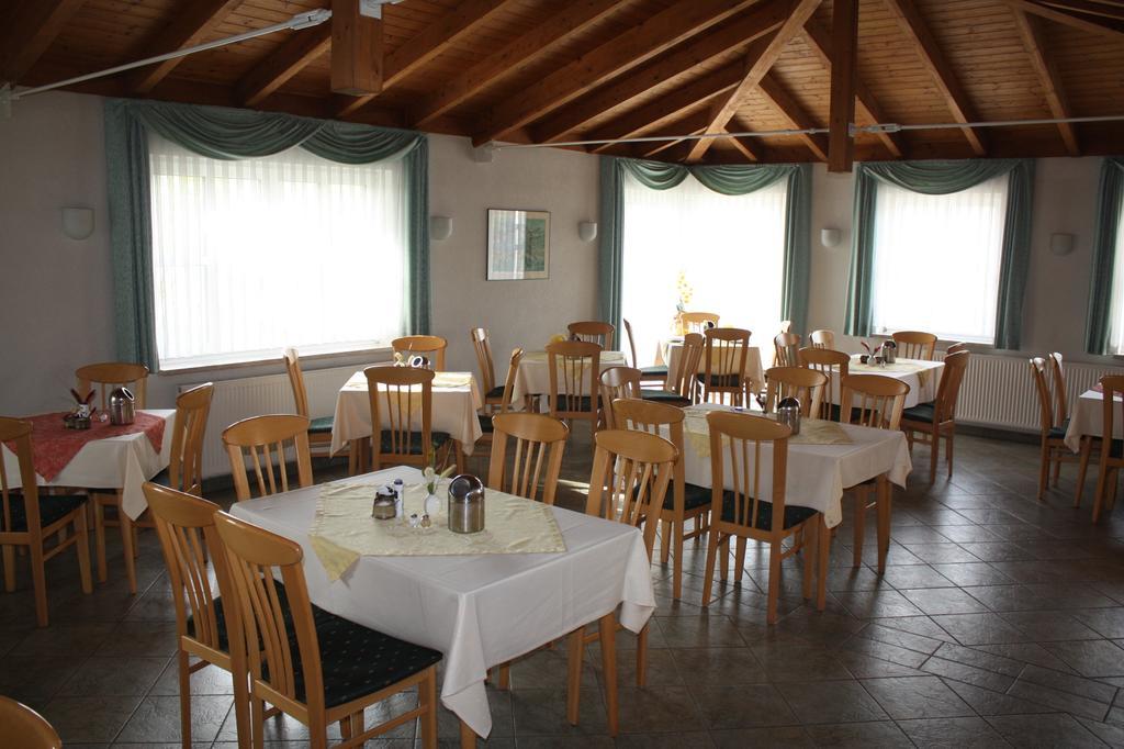 Hotel & Restaurant Bergfried Saalfeld Saale Buitenkant foto