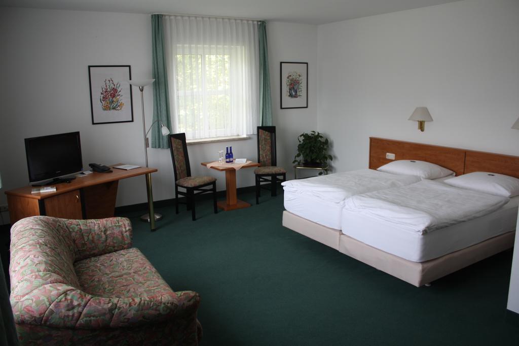 Hotel & Restaurant Bergfried Saalfeld Saale Kamer foto