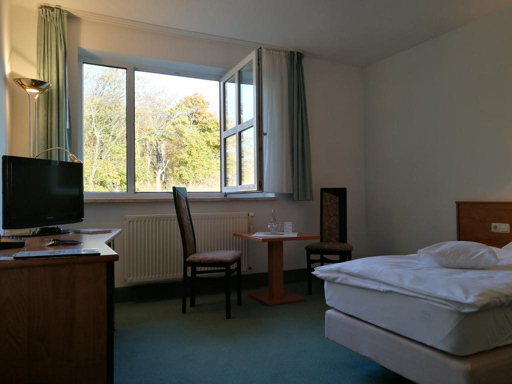 Hotel & Restaurant Bergfried Saalfeld Saale Buitenkant foto