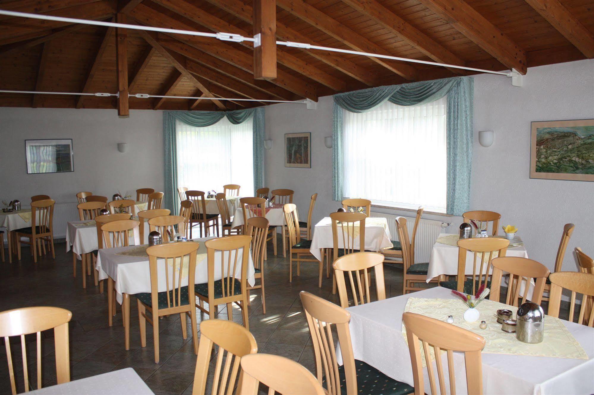Hotel & Restaurant Bergfried Saalfeld Saale Buitenkant foto