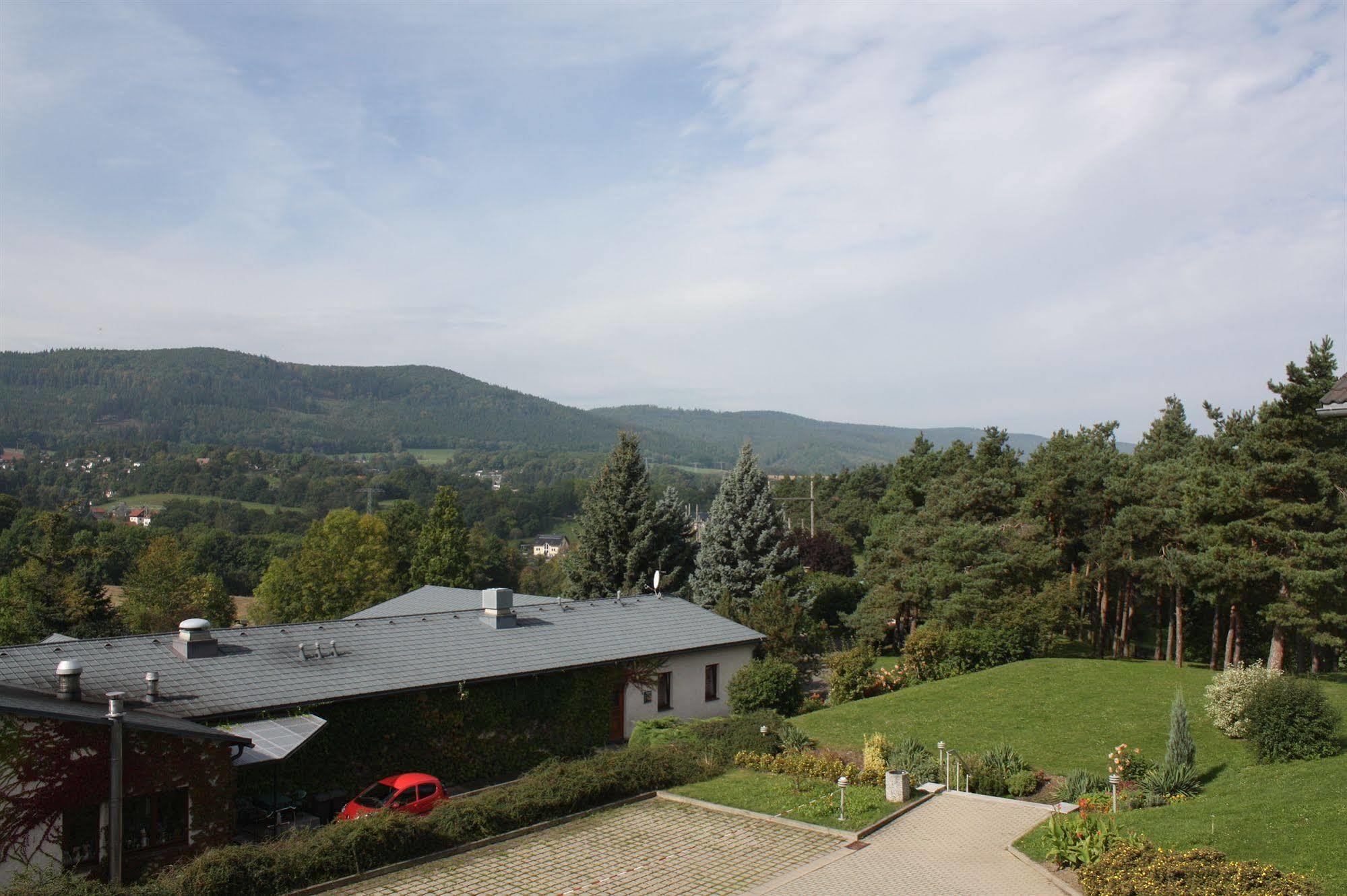 Hotel & Restaurant Bergfried Saalfeld Saale Buitenkant foto