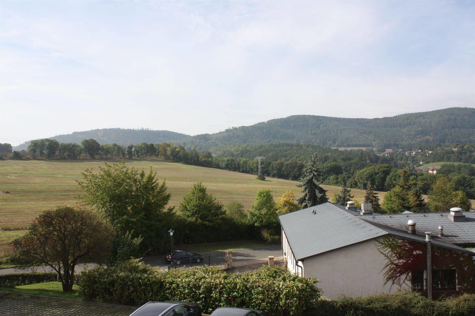 Hotel & Restaurant Bergfried Saalfeld Saale Buitenkant foto
