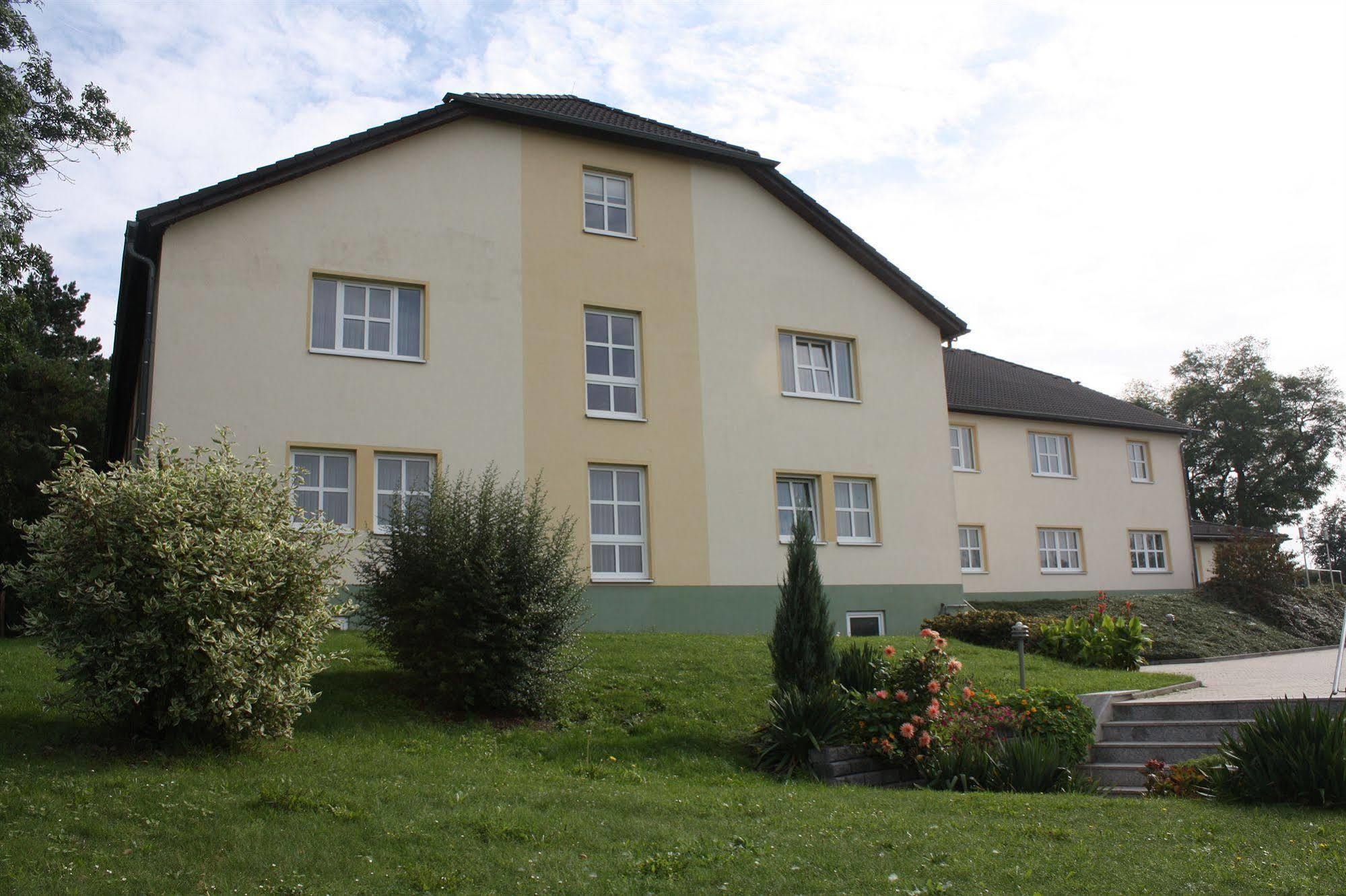 Hotel & Restaurant Bergfried Saalfeld Saale Buitenkant foto